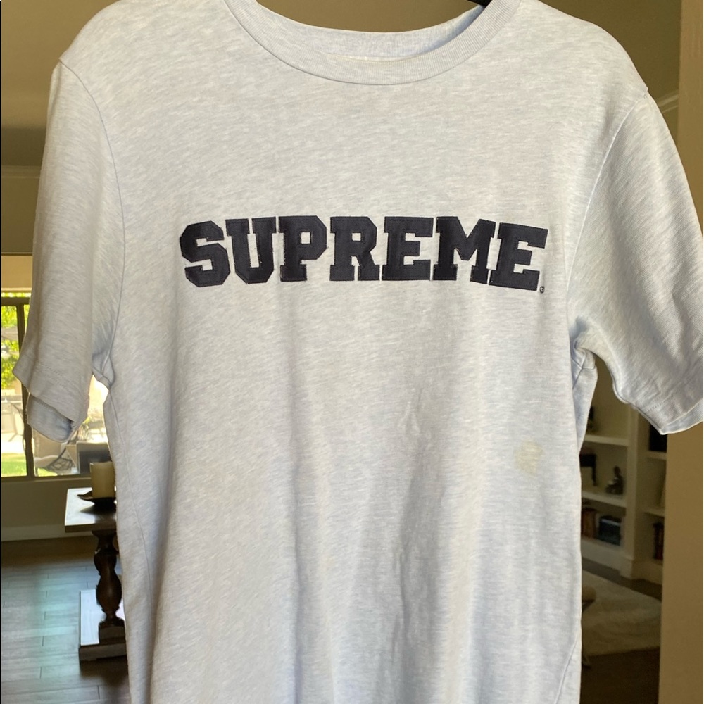 Supreme Tee size M unisex worn once! Purchased in NYC authentic supreme shirt!